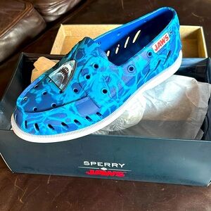 NWT, SHARK Sperry Float Jaws shoes in blue and white, original box, size 6